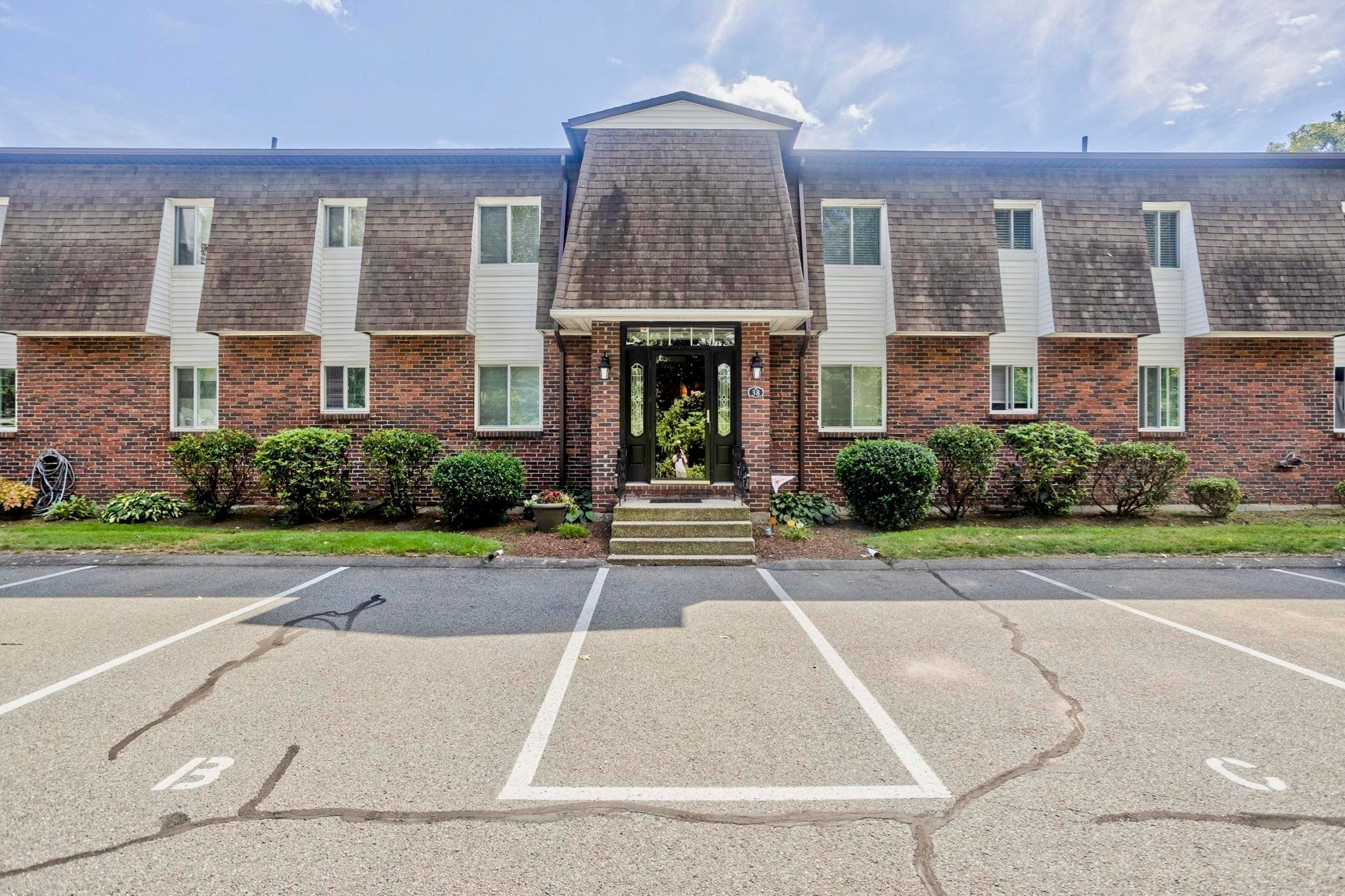 Photo of 20 Lawrence Ave, South Hadley, MA