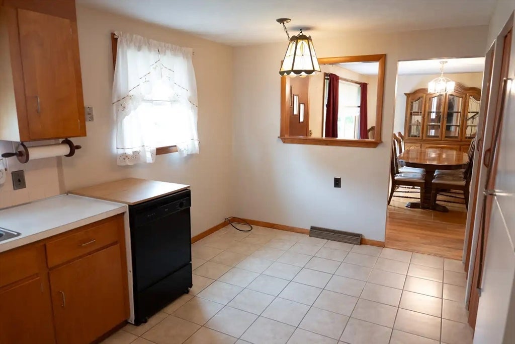 24 Hanson St, Brockton, MA, 24 Hanson St, Brockton, MA Photo #4