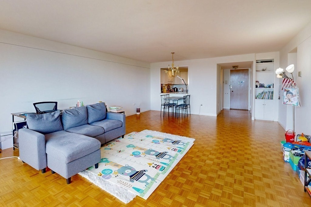 45 Longwood Ave 812