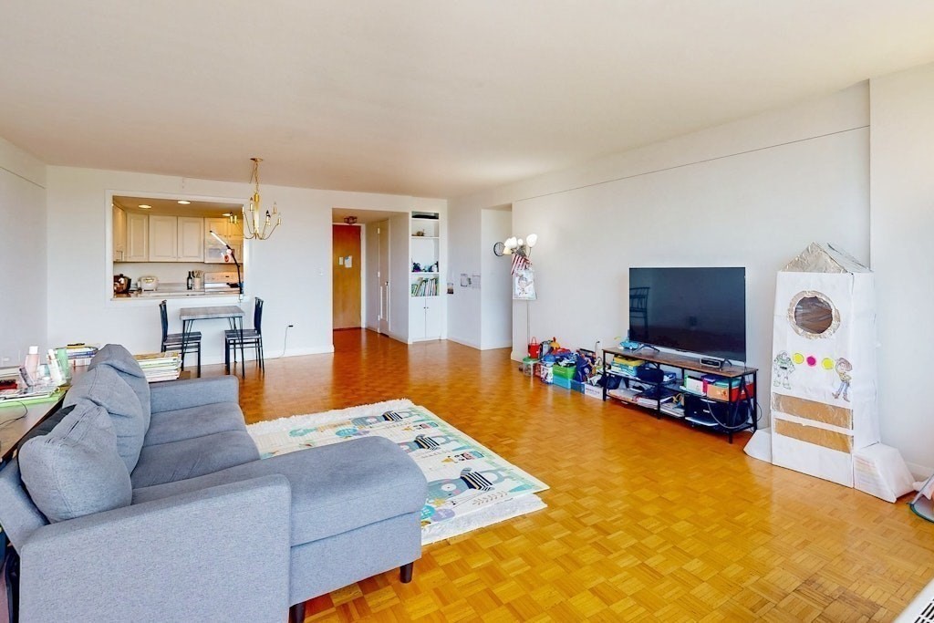 45 Longwood Ave 812