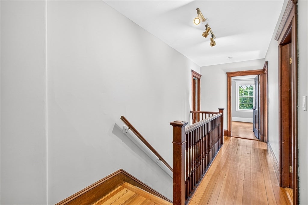103-105 Colbourne Crescent, Brookline, MA Photo #24