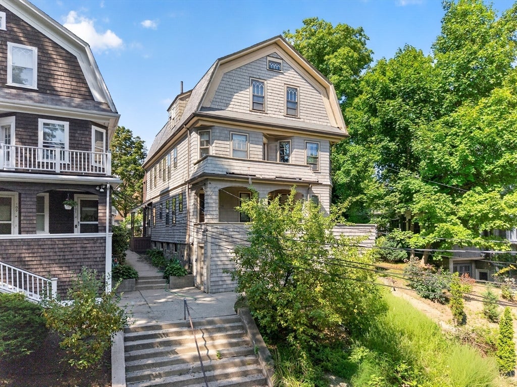 103-105 Colbourne Crescent, Brookline, MA Photo #32