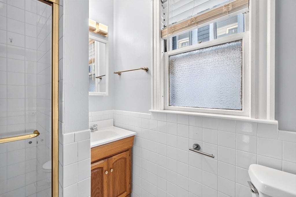 103-105 Colbourne Crescent, Brookline, MA Photo #9