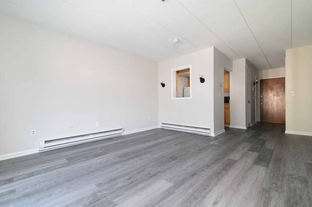 65 Webster St 401