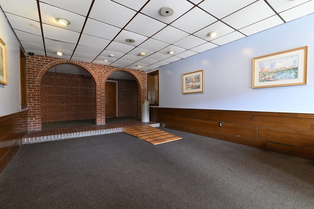 65 Webster St 401