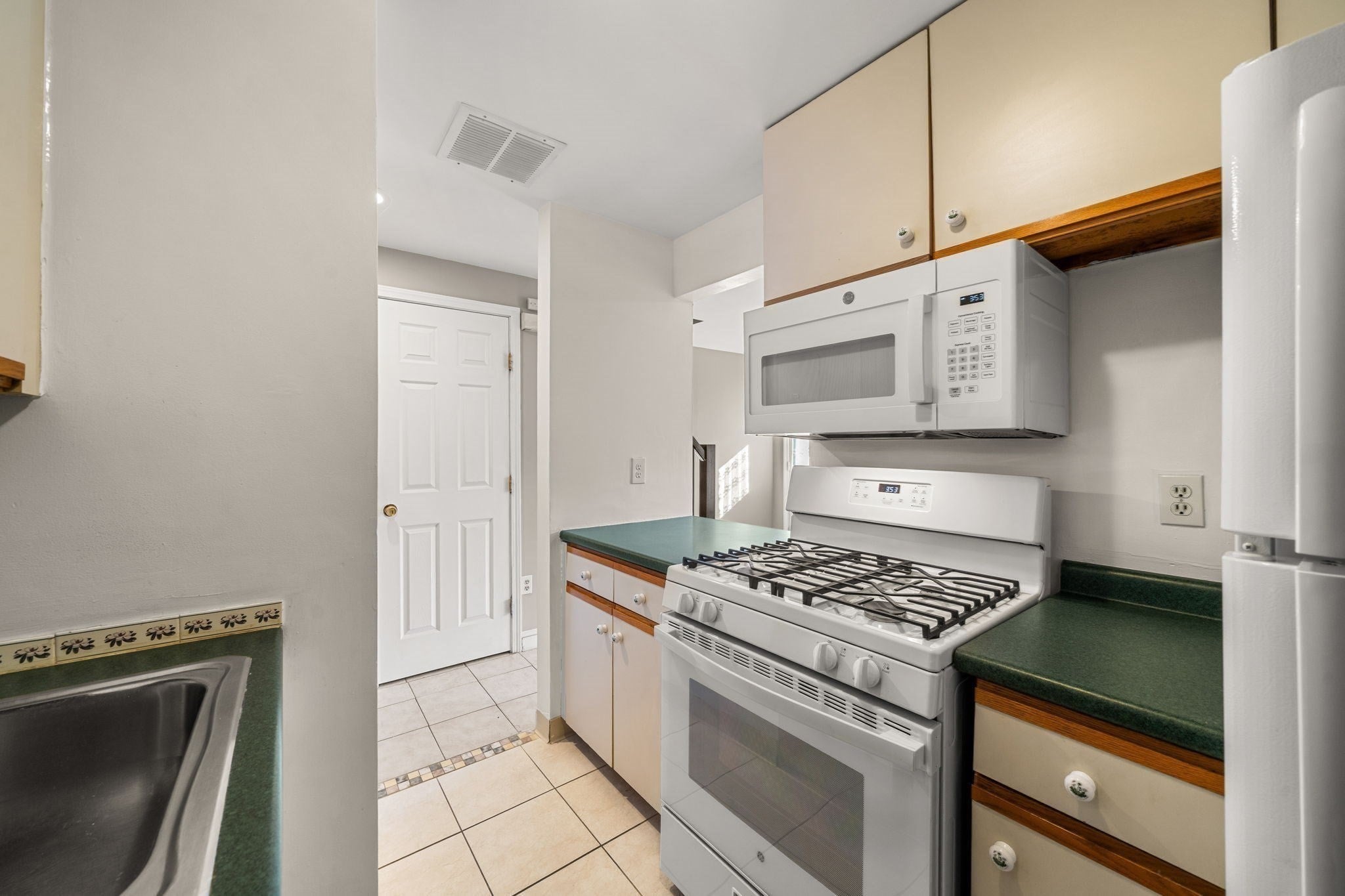 52 Warren St #8, Peabody, MA Photo #7