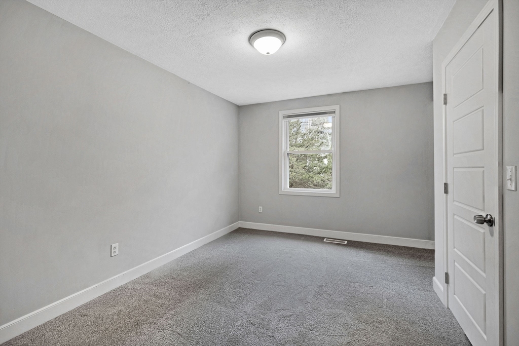 Holliston, Massachusetts 01746, United States, 3 Bedrooms Bedrooms, ,2 BathroomsBathrooms,Residential,Pending,100417