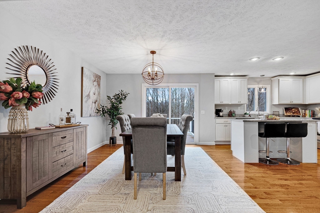 Holliston, Massachusetts 01746, United States, 3 Bedrooms Bedrooms, ,2 BathroomsBathrooms,Residential,Pending,100417