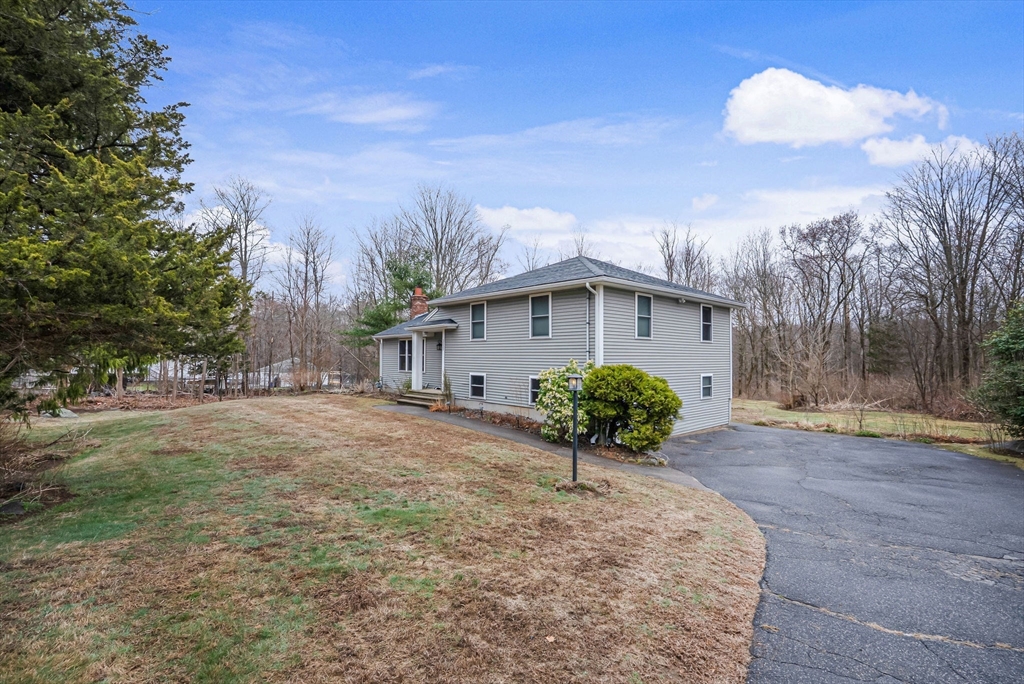 Holliston, Massachusetts 01746, United States, 3 Bedrooms Bedrooms, ,2 BathroomsBathrooms,Residential,Pending,100417