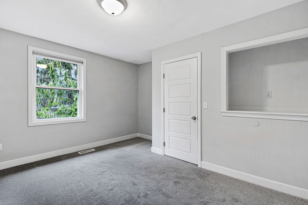 Holliston, Massachusetts 01746, United States, 3 Bedrooms Bedrooms, ,2 BathroomsBathrooms,Residential,Pending,100417