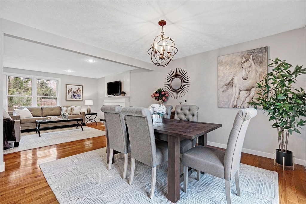 Holliston, Massachusetts 01746, United States, 3 Bedrooms Bedrooms, ,2 BathroomsBathrooms,Residential,Pending,100417