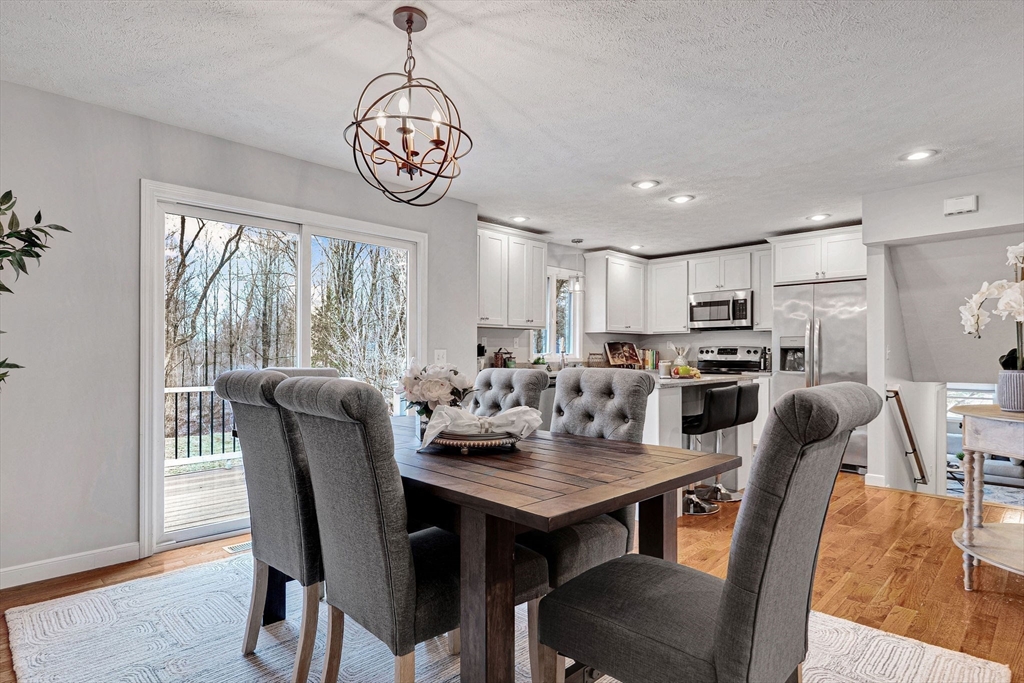 Holliston, Massachusetts 01746, United States, 3 Bedrooms Bedrooms, ,2 BathroomsBathrooms,Residential,Pending,100417