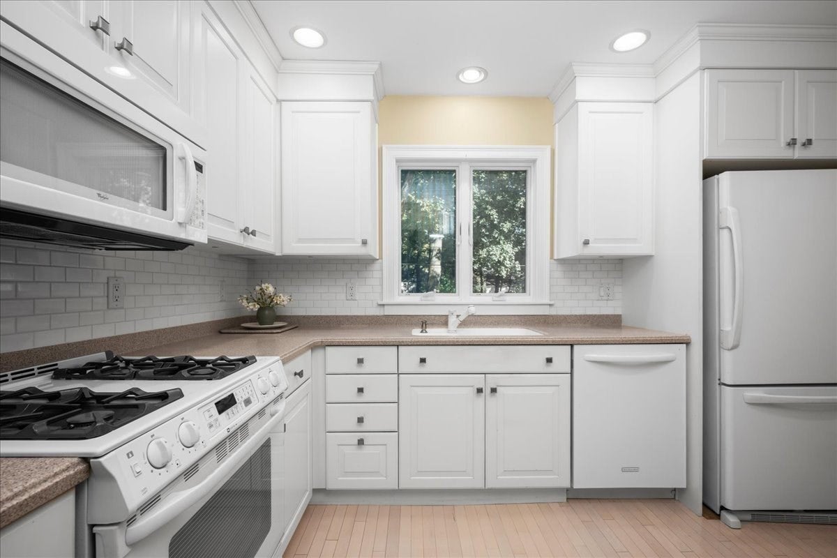 22 Vassar St, Worcester, MA, 22 Vassar St, Worcester, MA Photo #12
