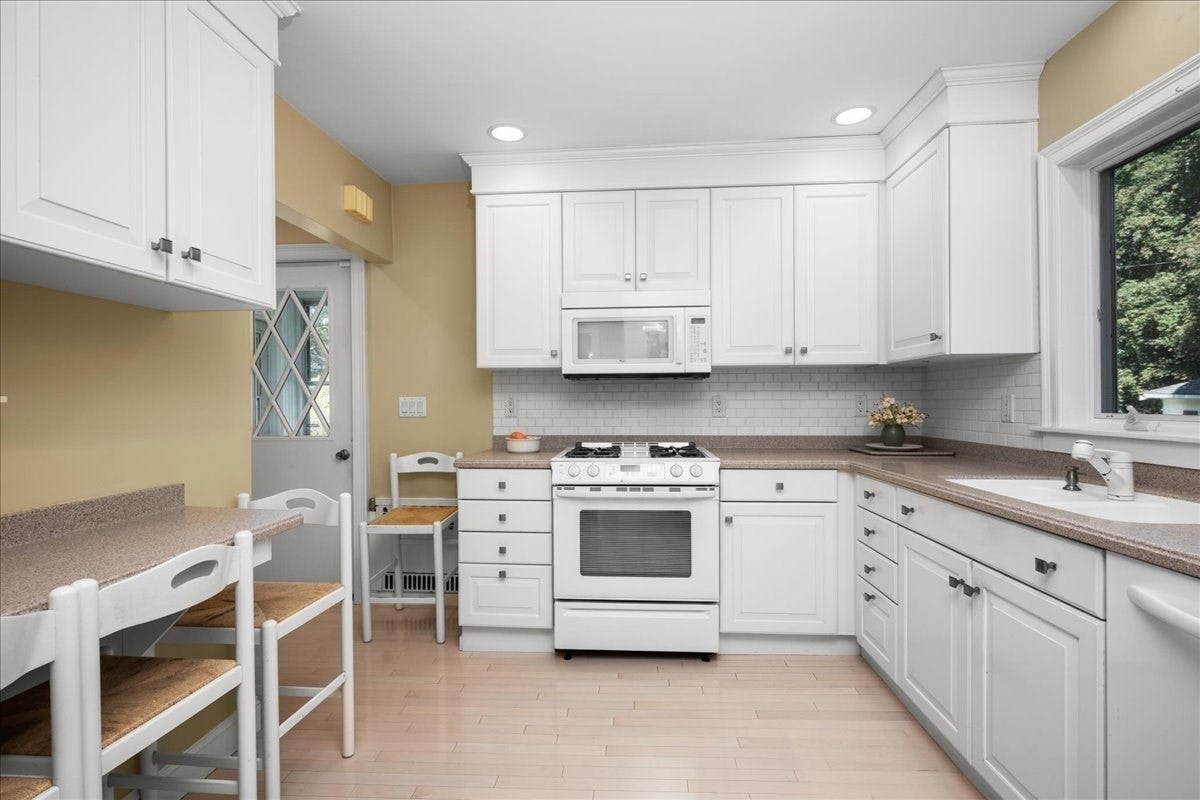 22 Vassar St, Worcester, MA, 22 Vassar St, Worcester, MA Photo #10