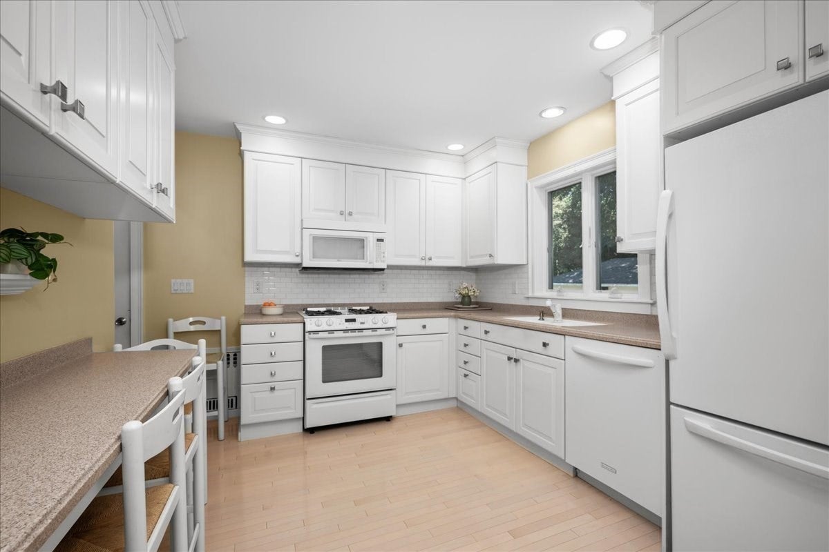 22 Vassar St, Worcester, MA, 22 Vassar St, Worcester, MA Photo #9