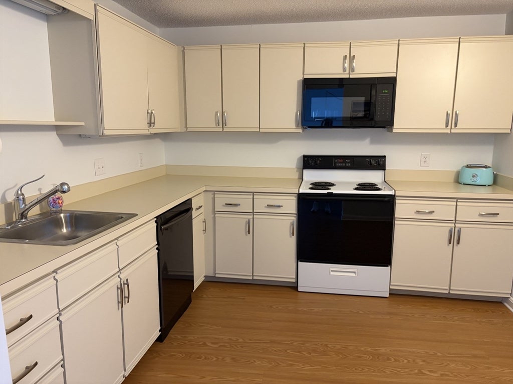 121 Nantasket Ave #208, Hull, MA Photo #9