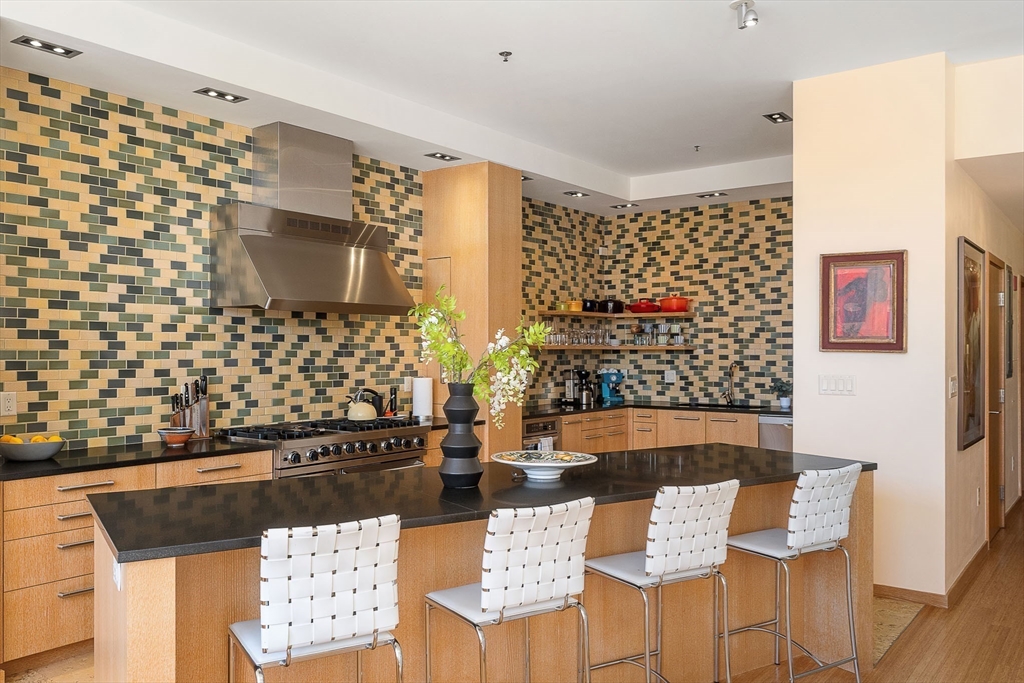 485 Harrison Ave 404