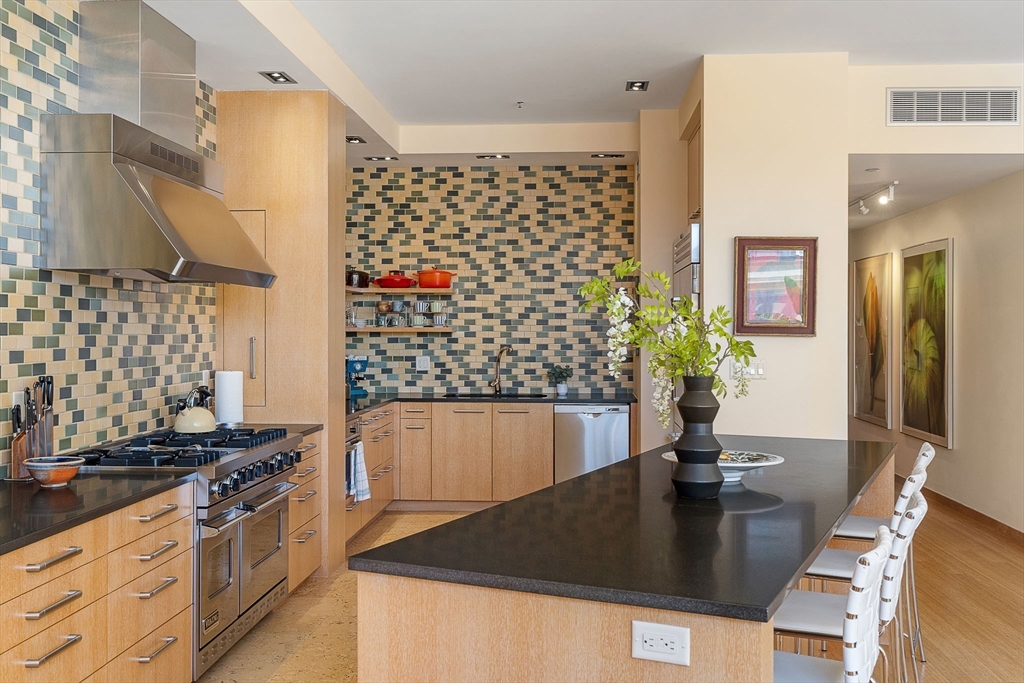 485 Harrison Ave 404