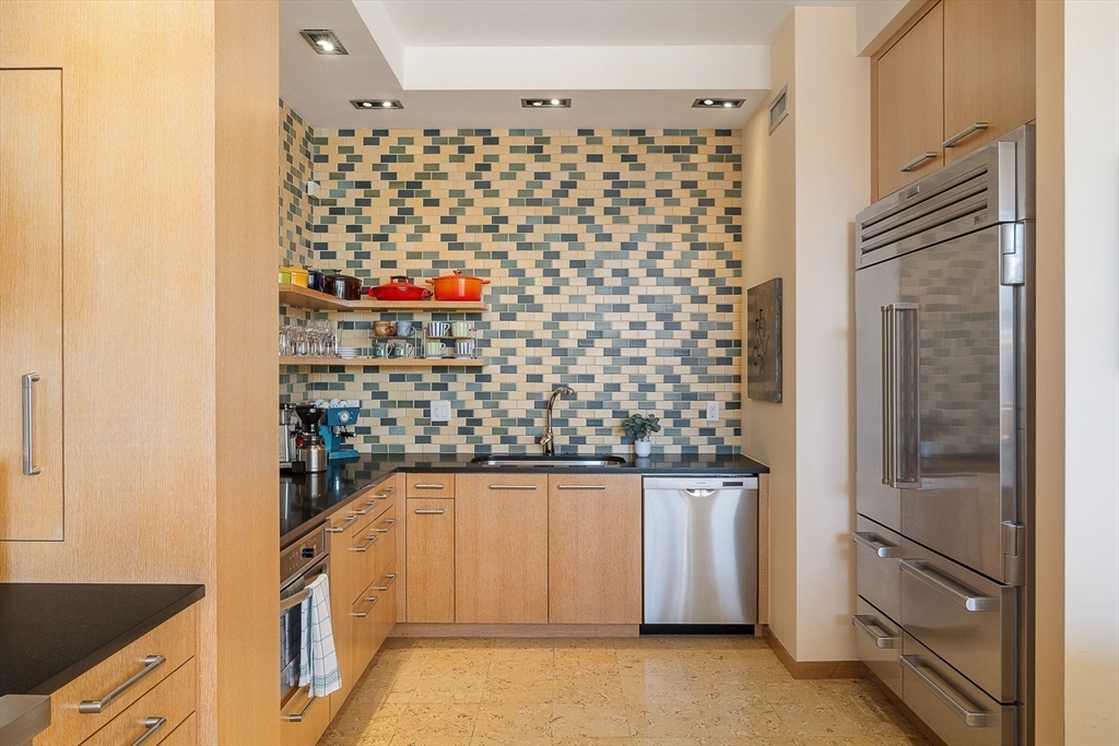 485 Harrison Ave 404