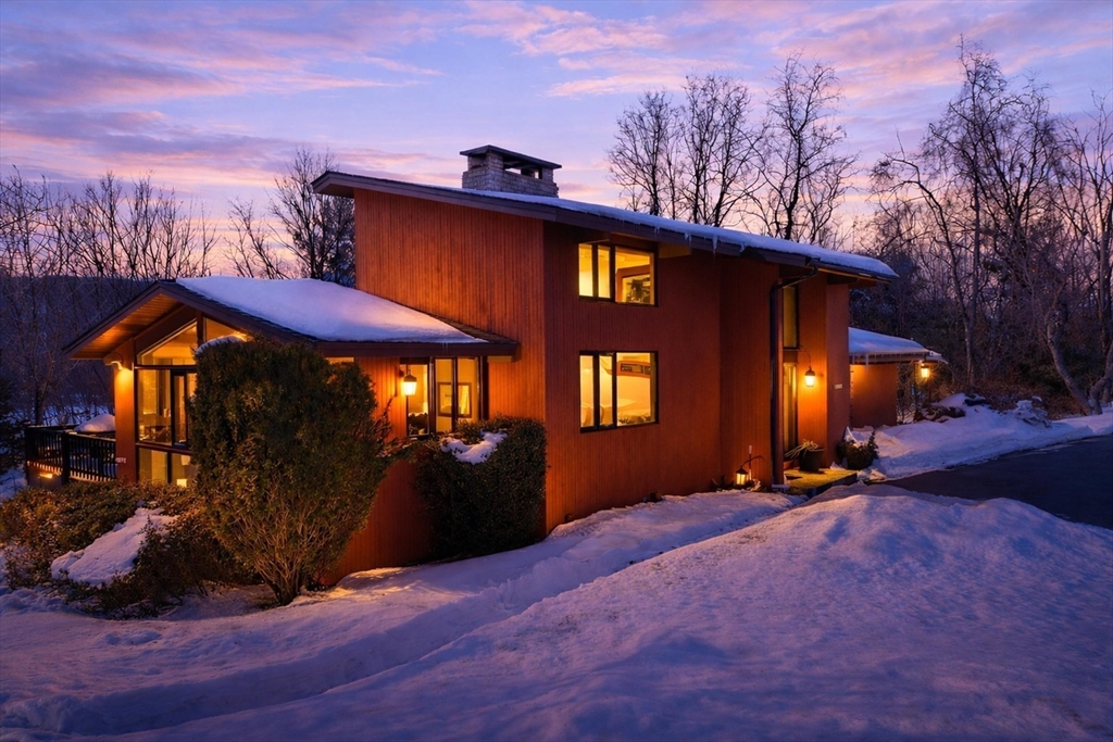 1023 North Woodstock Rd