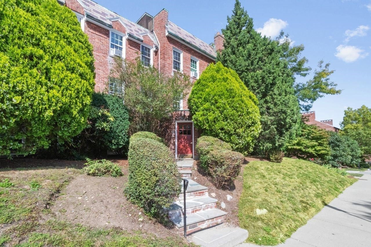 37 Commonwealth Ave 12, Newton MA 02467