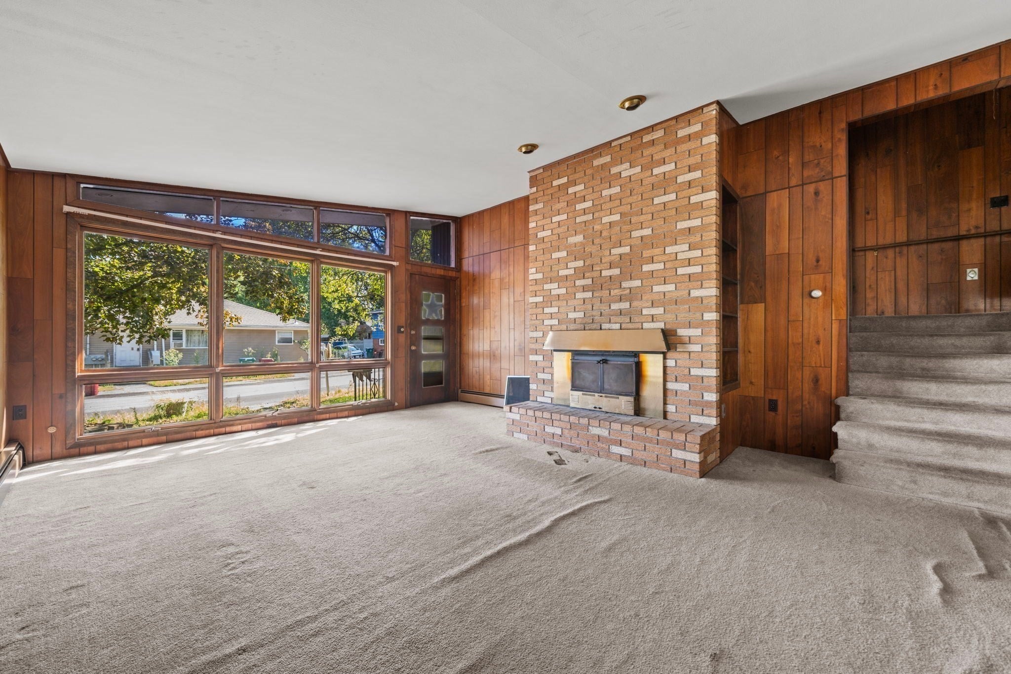 59 Hally Rd, Lowell, MA Photo #4