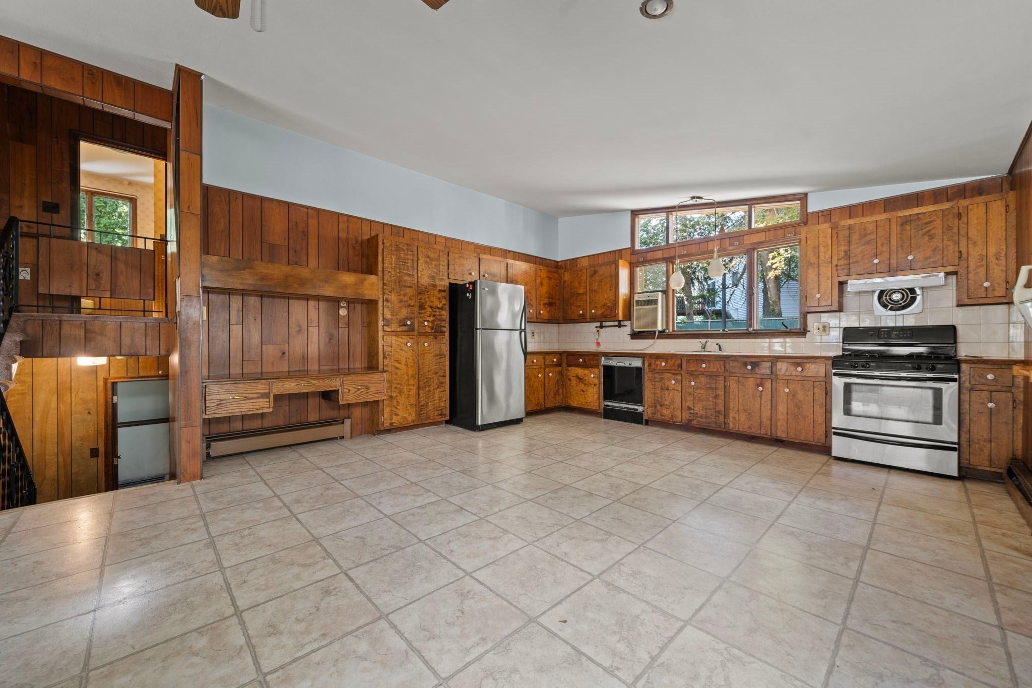 59 Hally Rd, Lowell, MA Photo #8