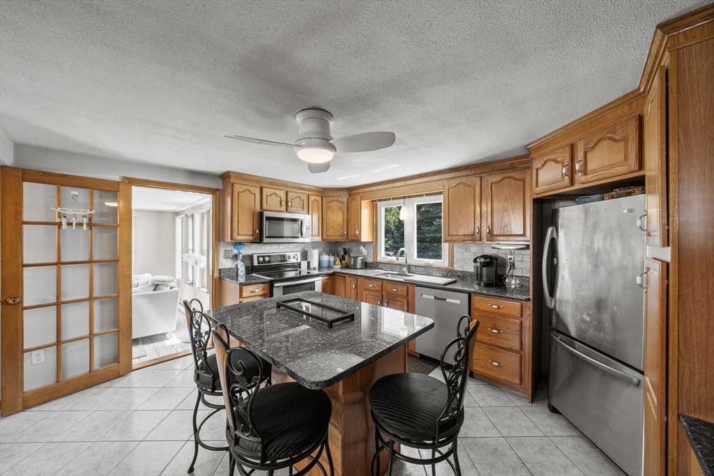 339 Passaconaway Dr, Dracut, MA, 339 Passaconaway Dr, Dracut, MA Photo #3