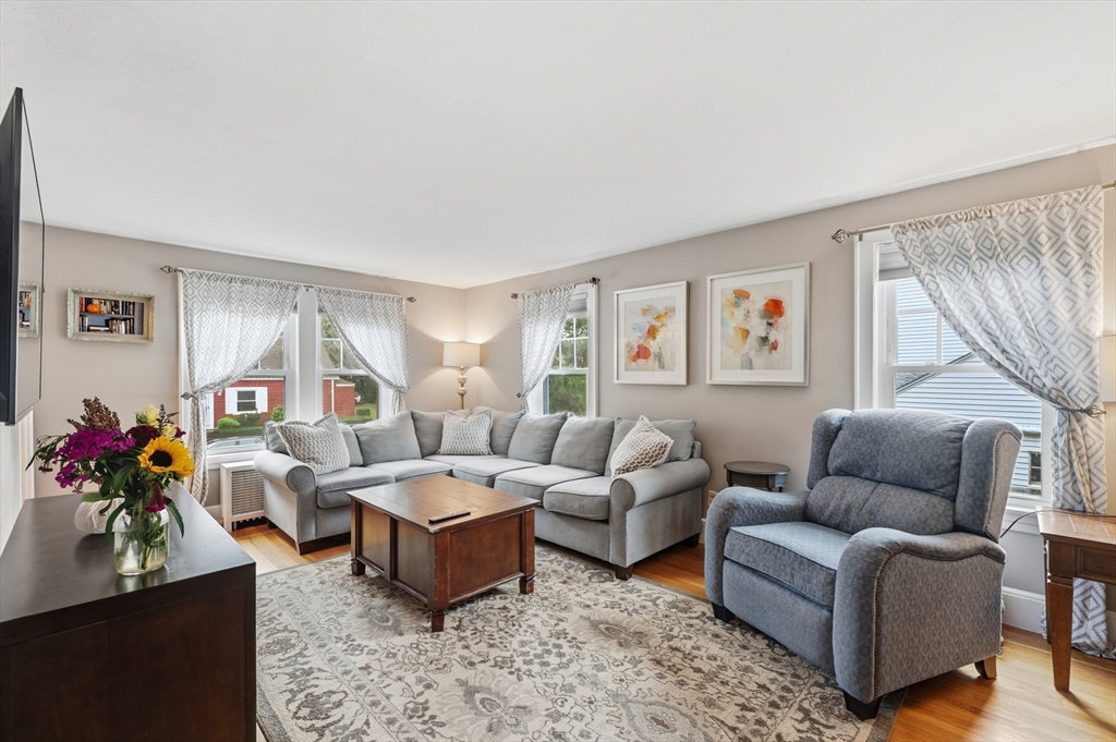 3 Bay Edge Dr