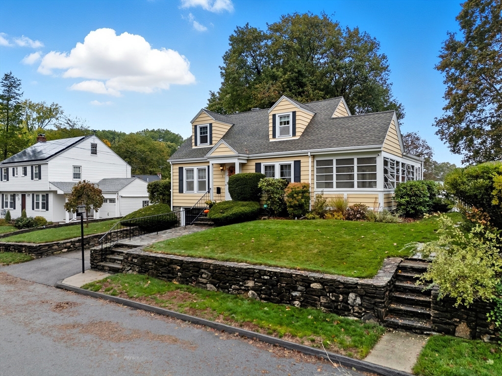 3 Bay Edge Dr