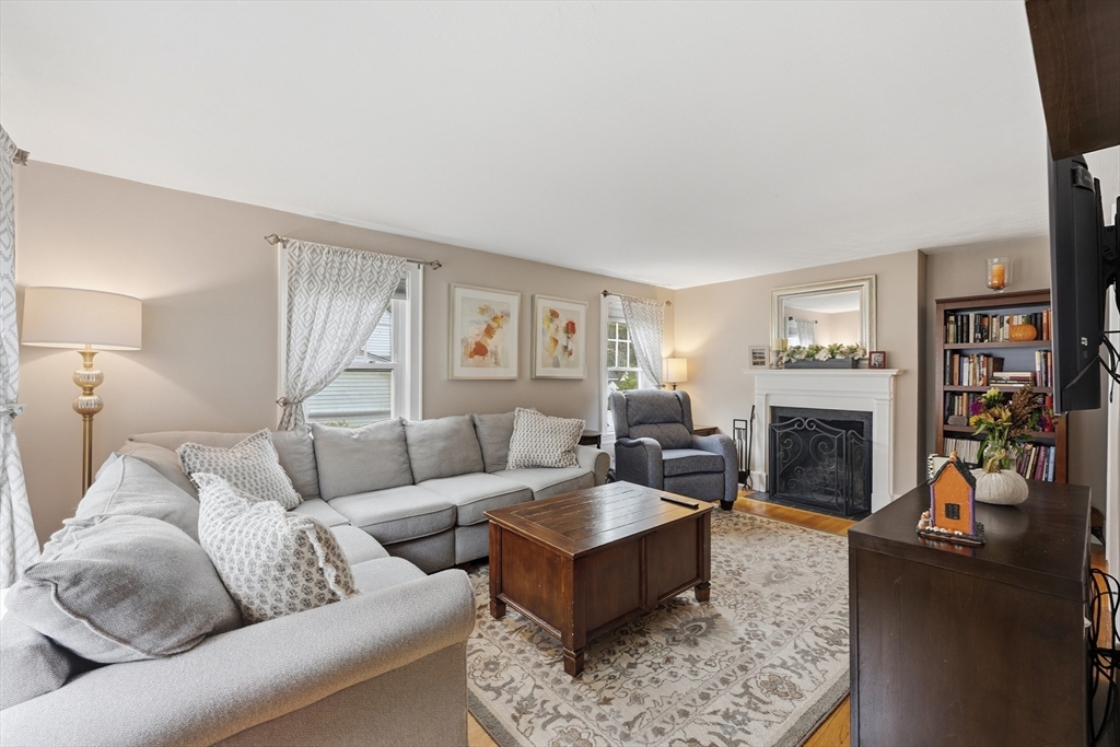 3 Bay Edge Dr