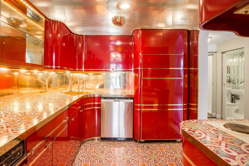 327 Commonwealth Ave. 2