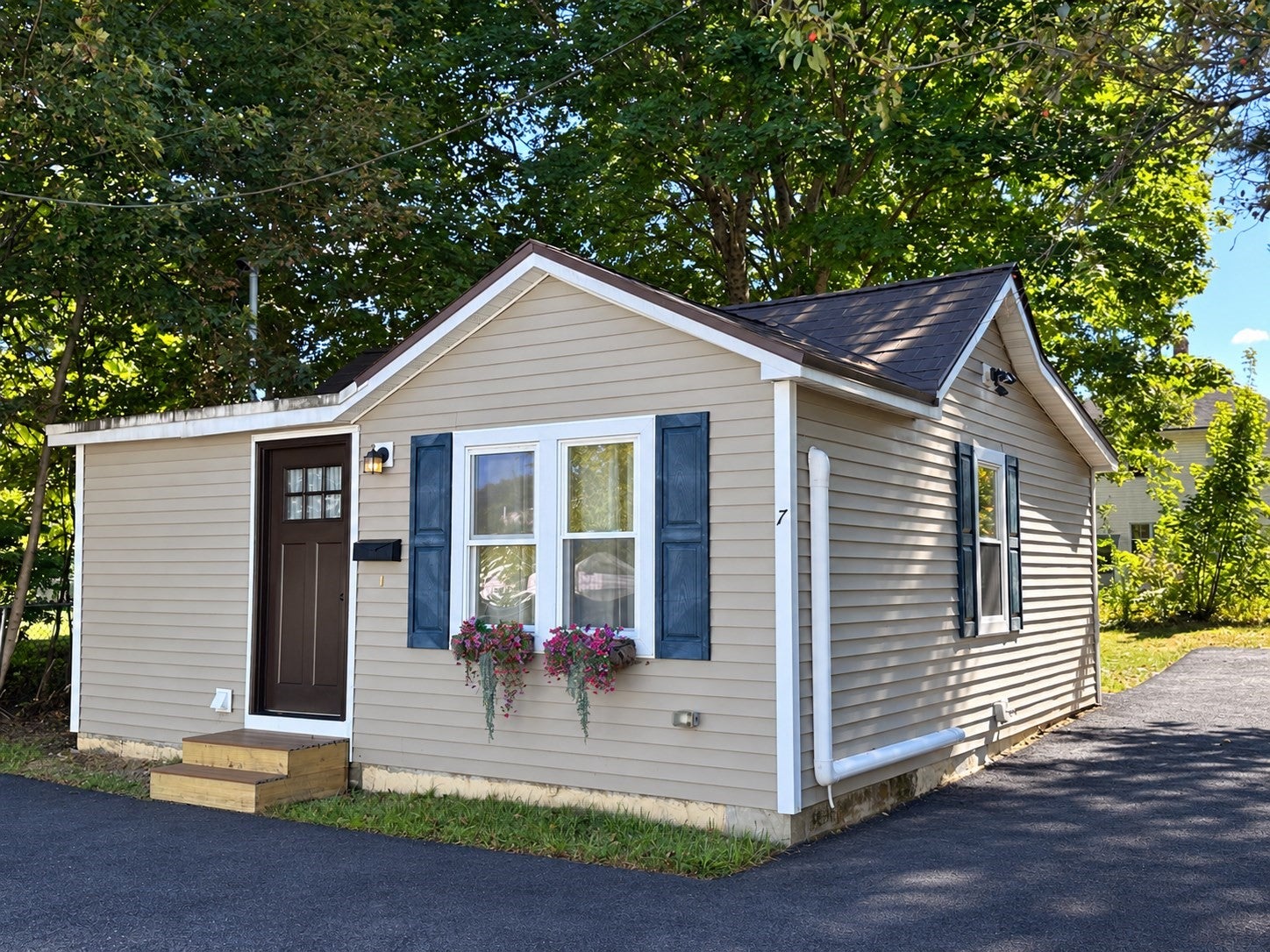 7 Myers St, Uxbridge, MA Photo #1