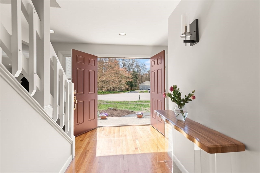 17 Niantic Rd