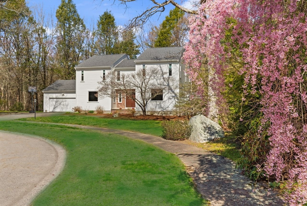 17 Niantic Rd