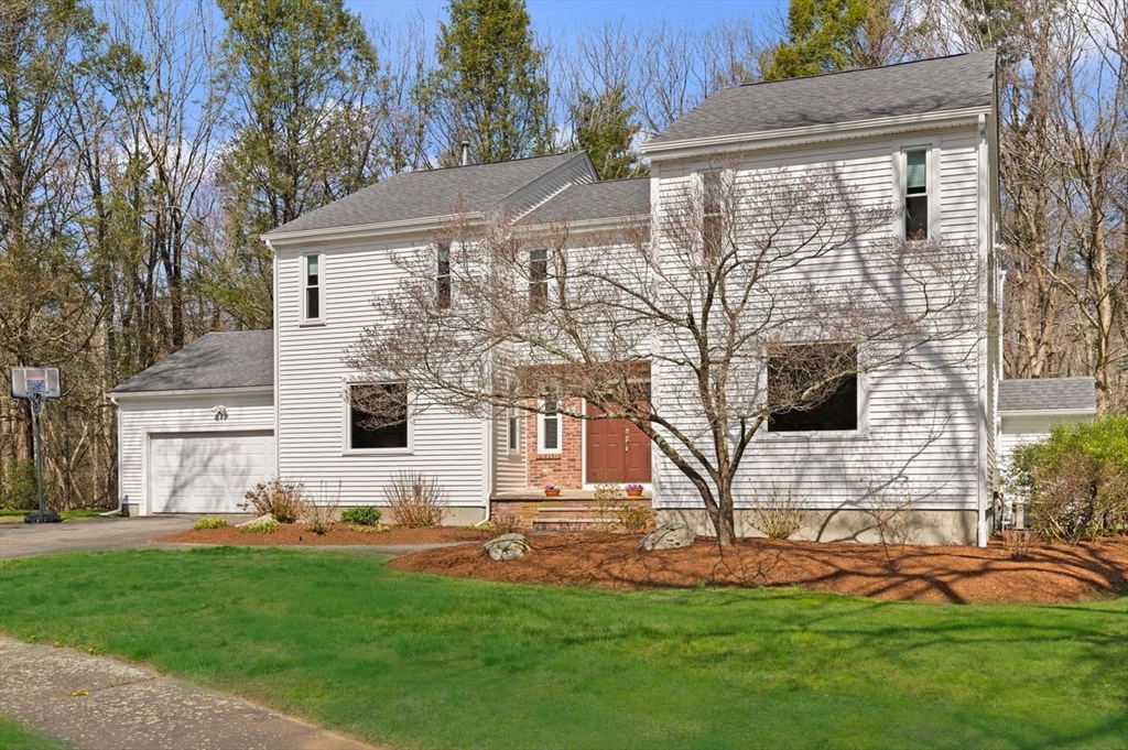 17 Niantic Rd