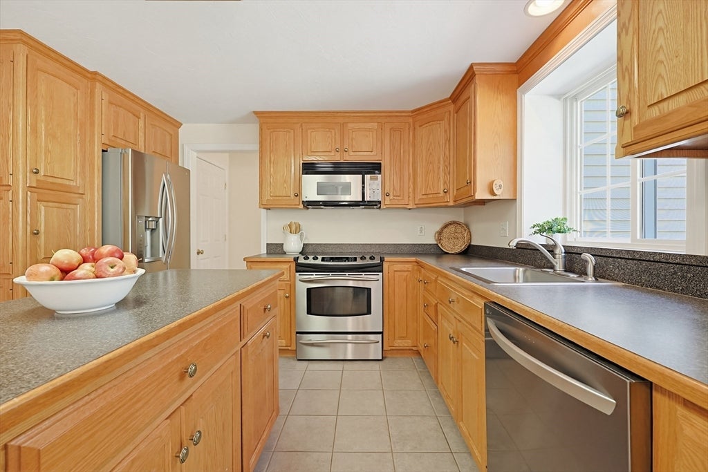 5 Chestnut St, Plainville, MA Photo #5