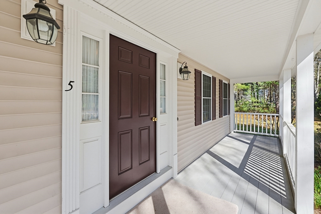 5 Chestnut St, Plainville, MA Photo #4