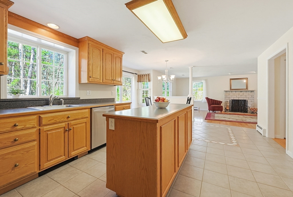 5 Chestnut St, Plainville, MA Photo #6
