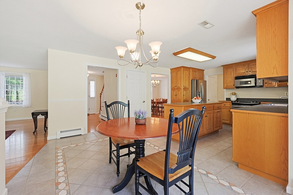 5 Chestnut St, Plainville, MA Photo #7