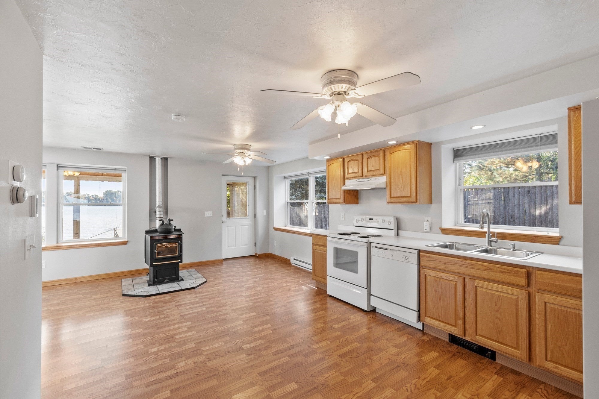 24 Wheelock Ave, Millbury, MA Photo #31