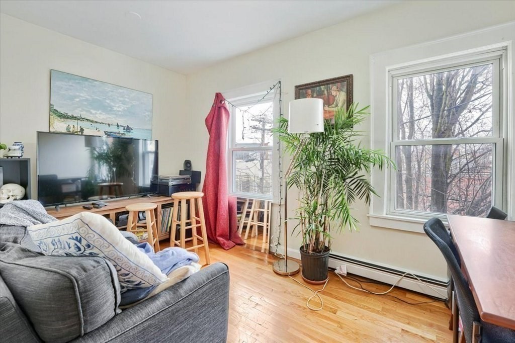 289 Elm St 2