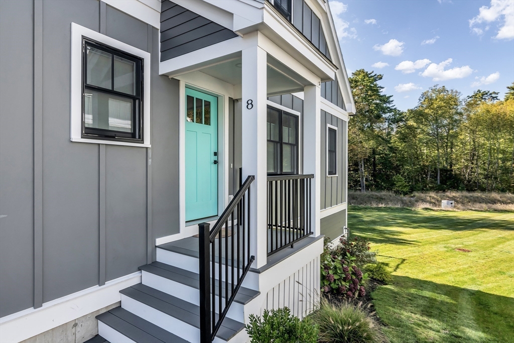 8 Hickory Hill Way