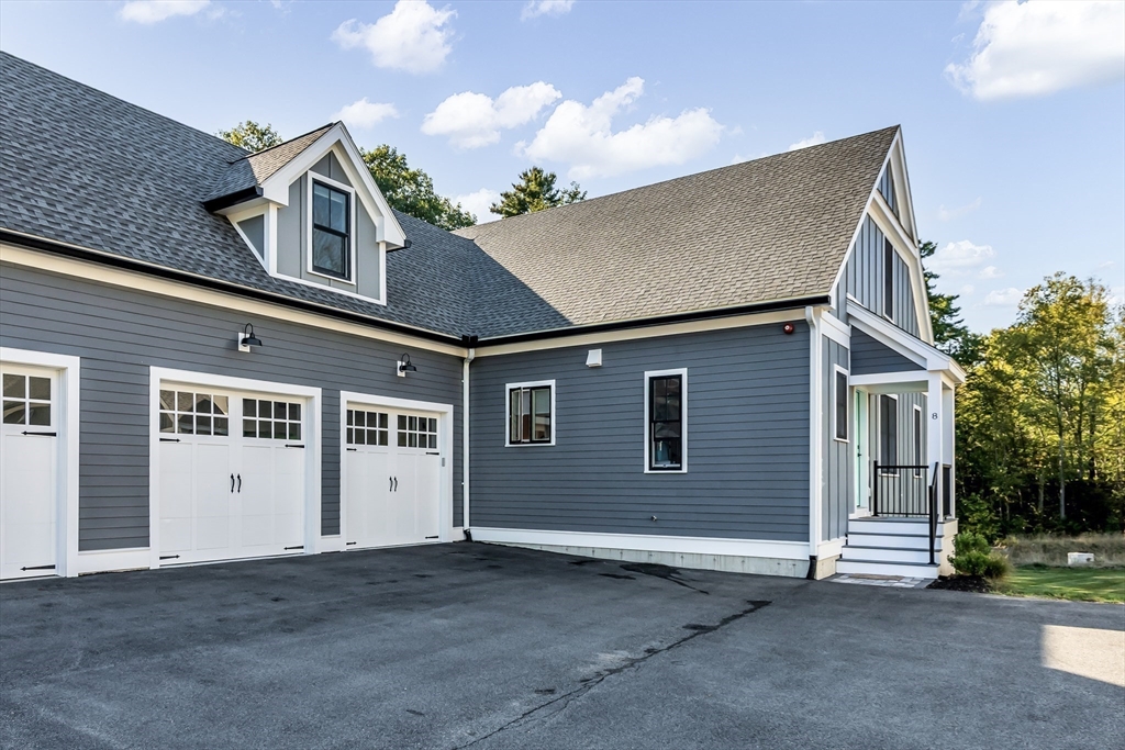 8 Hickory Hill Way