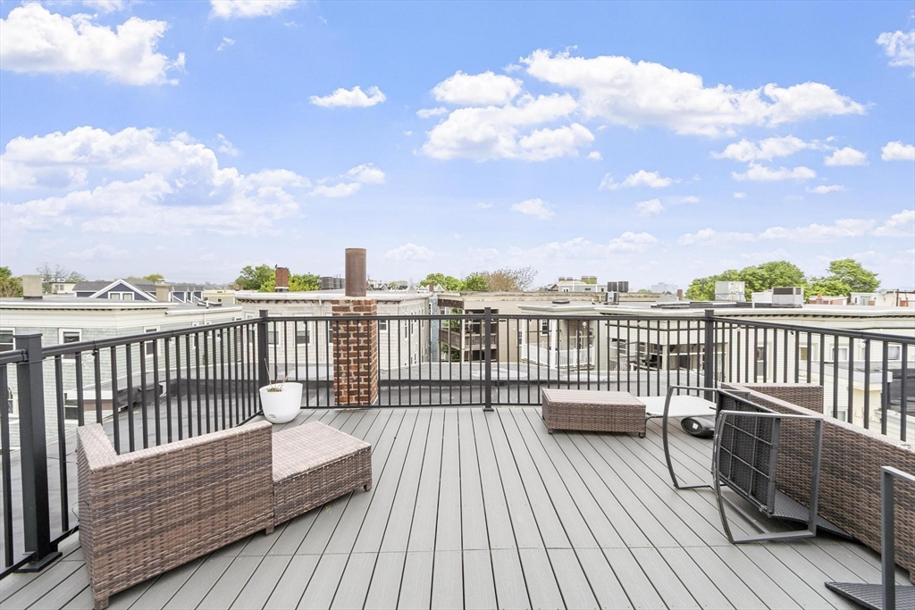 87 Roseclair St 3
