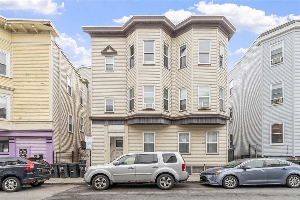 87 Roseclair St 3
