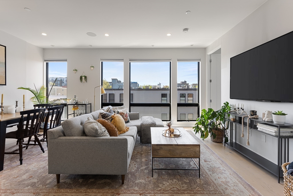 340 W 2nd St 23
