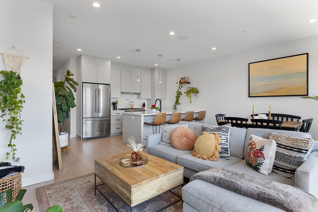 340 W 2nd St 23
