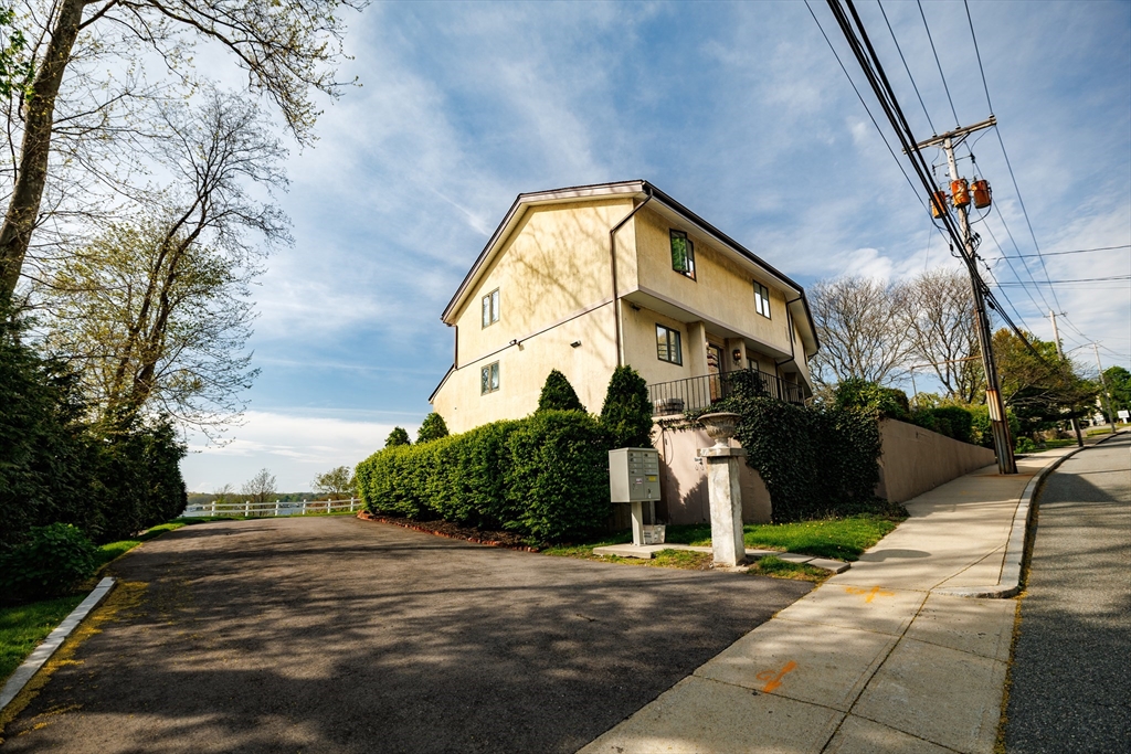 3850 N Main St 3850