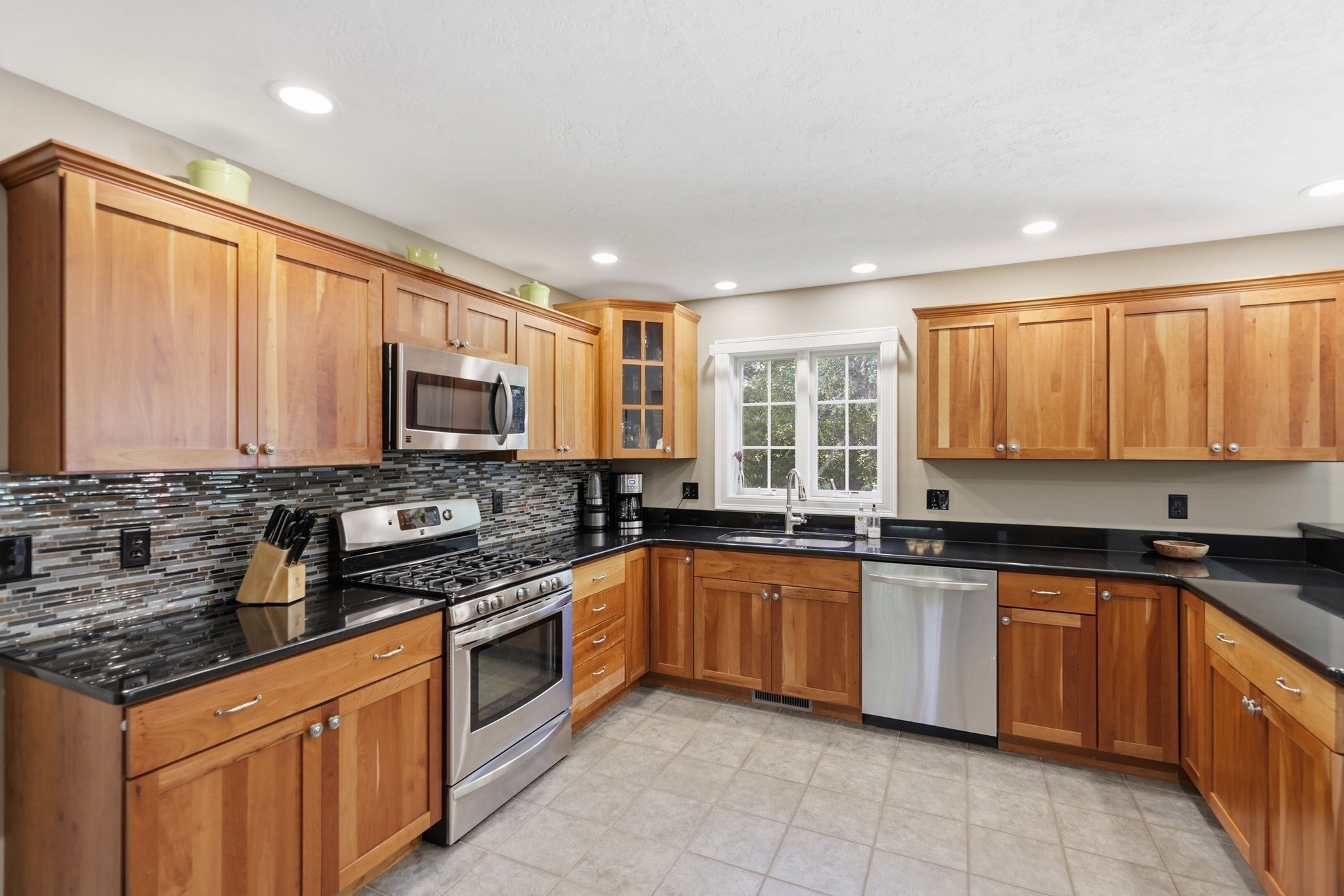 7 Holly Cir, Easthampton, MA, 7 Holly Cir, Easthampton, MA Photo #20